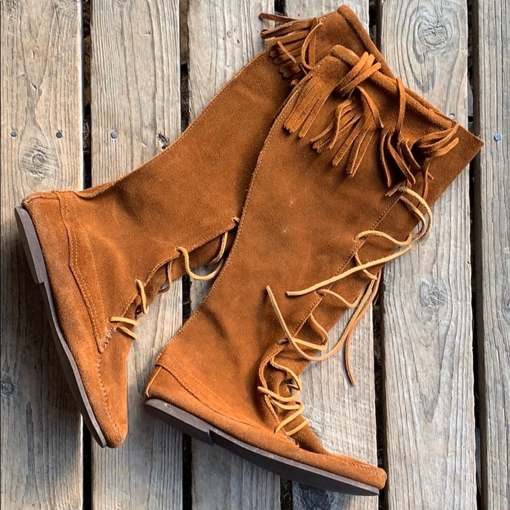 Minnetonka Tall Moccasins, Size 9